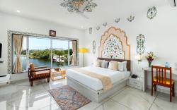Hotel Jaydurg Asra Lake Heritage - A Lakeside Hotel 