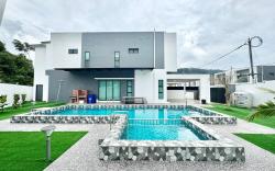 Luxury 5BR Home w/ Private Pool, 18Pax, Netflix