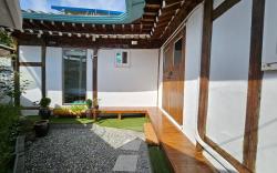 100-Year-Old Seoul Detached Hanok/Wega Stay
