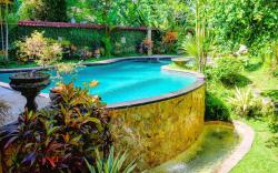 (One) BR Duplex House w/Stunning Garden & Pool