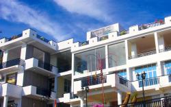 Queens Beach Hotel