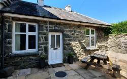 Spring Cottage at PenYCoed Hall