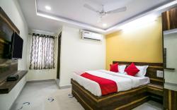 Collection O Hotel Sri Sai Grand Inn
