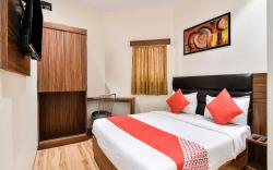 OYO 15535 Deluxe Residency