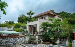 Gaikwad's Farm: Wada-Style with Pool & Scenic View