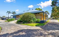 Waters Edge Holiday Park