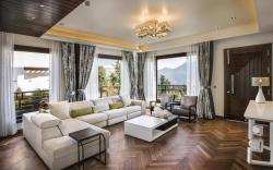 An extravagant Pushp villa overlooking the Ganges