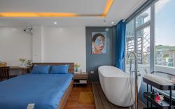 Holly's Elegance Retreat w/bathtub in Old Quarter