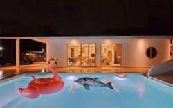 De Beach Pool Villa - 3-Minute Walk to Beach, 5 Bedrooms, Newly Built Clean Pool Villa