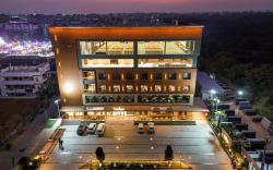 Hotel Tulips Grand  