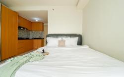 Cozy and Best Deal Studio Amethyst By Travelio