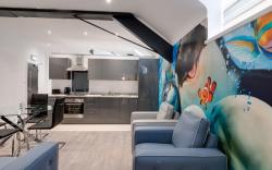 Temple Court Cavern Quarter 2-BR Large Apartment