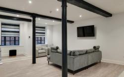 Temple Court Cavern Quarter 1-BR Central Apt