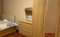 Charming 4-Bedroom Apartment in East London - Perfect City Getaway