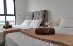 High Floor SunsetView Near Airport K Avenue 2-3Pax