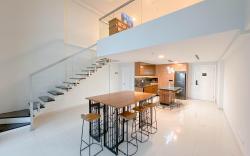 Modern Studio at VieLoft SOHO and SKY By Travelio