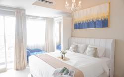 Homey Living Studio Royal Sentul Park By Travelio