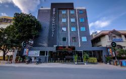 Super Hotel O Kedarpuram Near Doon University