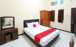RedDoorz @ Ratu Homestay Syariah Near Lippo Mall Banyuwangi