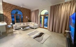 The Cairo Villa by Redrock Villa's