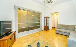Romantic one bedroom on Fountain Square Nizami st