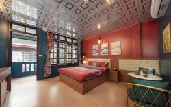 Private Deluxe Room with balcony and City View