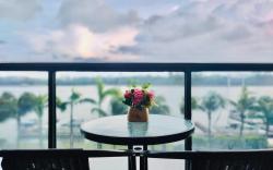 R&F Beachside Cozy Bedroom by XinAn