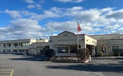 Hilltop Inn & Suites