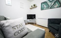 Modern Apartment in Manchester, Balcony, Sleeps6