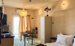Luxe Studio w Coffee Machine, Wifi, Balcony & A/C