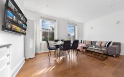 4BR City View on Terrace Flat in Central London!