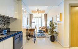 Upscale 1BR, Amazing View & Balcony, Aykon Tower