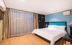 Dequan Hotel (Chaoyang High-Speed Railway Station)