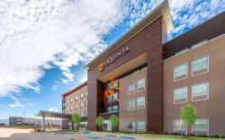 La Quinta Inn & Suites by Wyndham DeSoto