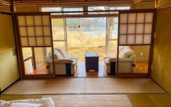 BBQ Available - Scenic Accommodation Overlooking Lake Kawaguchi, Lakefront Cottage Smile