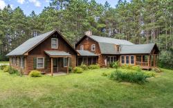 Dog Friendly Log Cabin sleeps 25+ near Dells/Lake