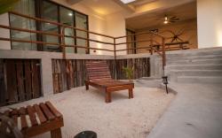 La Familia Casa and Suites