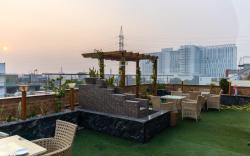 HOTEL PLATINUM PALACE NEAR MEDANTA HOSPITAL SECTOR 38