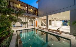 Townhouse 2,StylishBeachAccess-Poolside Relaxation