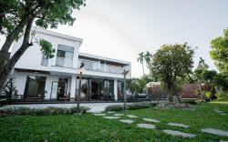 Floral Hue Garden & Riverside Villa