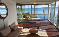 Kabine Waterfront Lakehouse in Sunshine