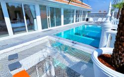 STARLAND Luxury Pool Villa Pattaya Walking Street