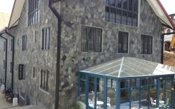 Daffodils Hotel