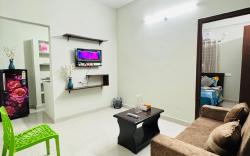 Penthouse Escape: 1BHK Park View Flat in Kondapur