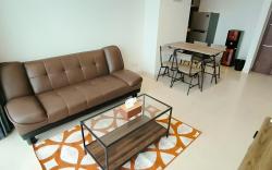 Spacious Retreat At Lucky Residence
