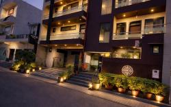 Royal Taj Twin Palace near Taj Mahal