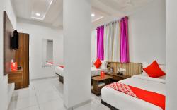 SPOT ON 17252 Hotel Everest