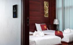 Manorom Chateau Hotel