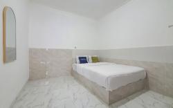 Urbanview Aurel House Cirebon