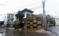 Modern villa with pool in downtown Cebu City